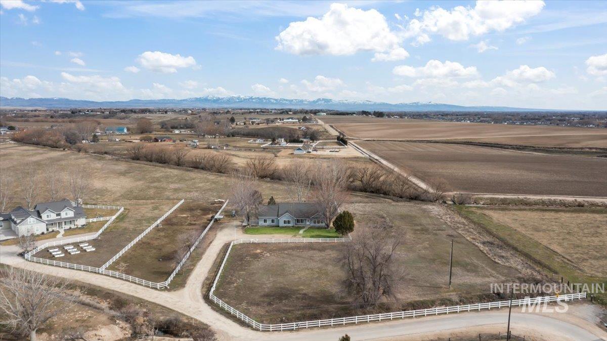 24028 Wanda Way Property Photo 1