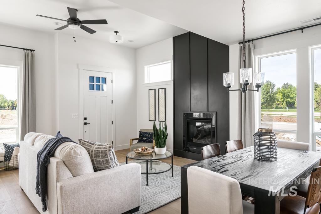 2017 W Freya Ct Property Photo 3