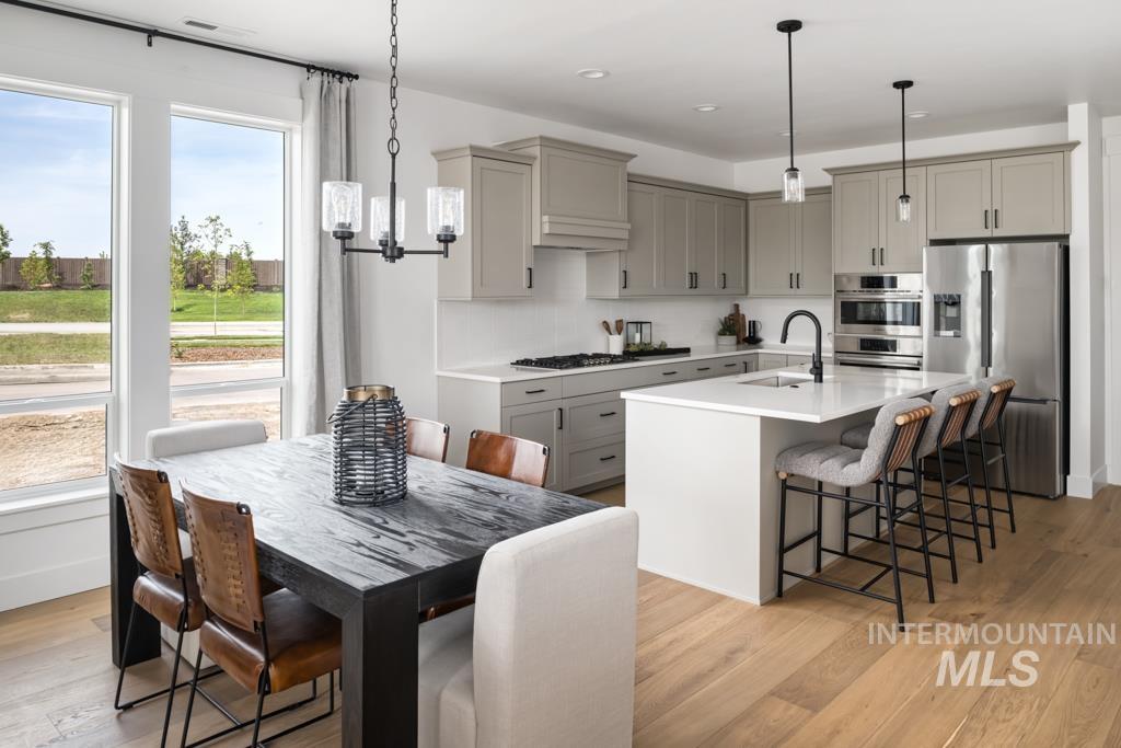 2017 W Freya Ct Property Photo 6