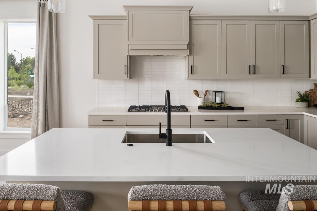 2017 W Freya Ct Property Photo 7