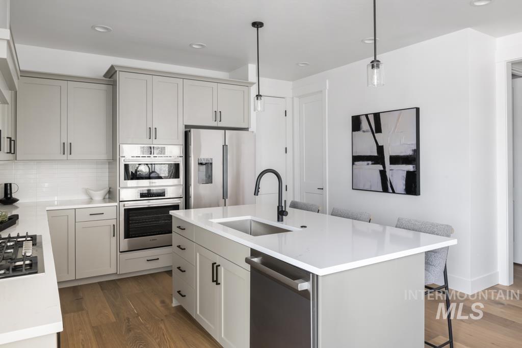 2017 W Freya Ct Property Photo 10