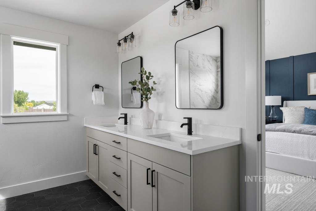 2017 W Freya Ct Property Photo 12