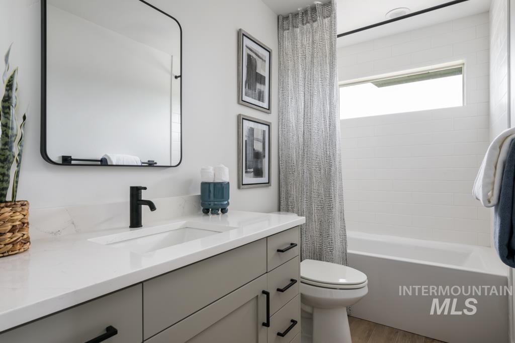 2017 W Freya Ct Property Photo 14