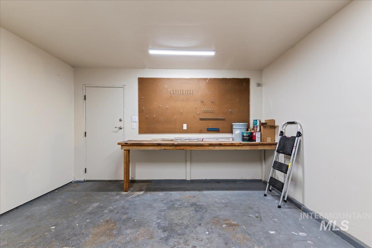 10921 W Linstock Ct. Property Photo 26