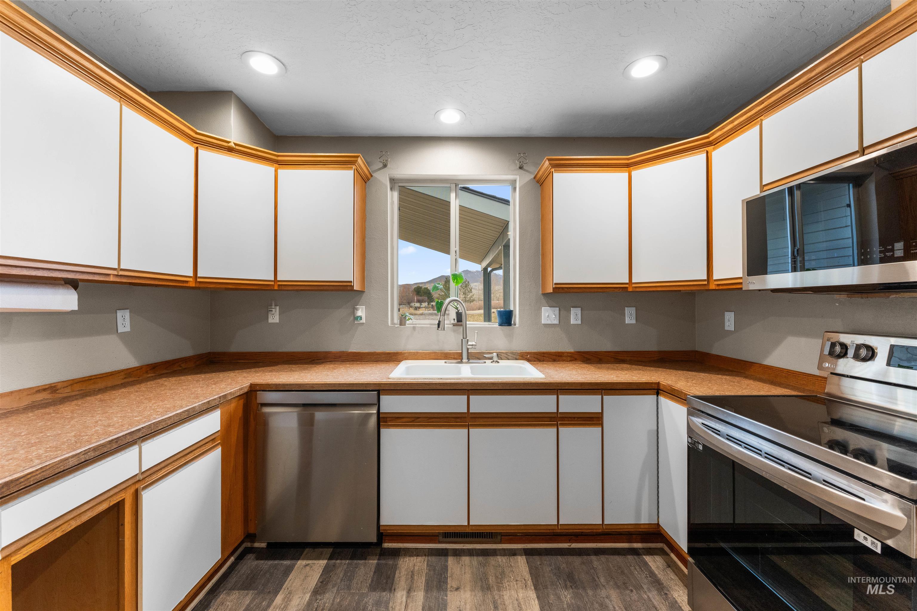 3353 Fuller Road Property Photo 15