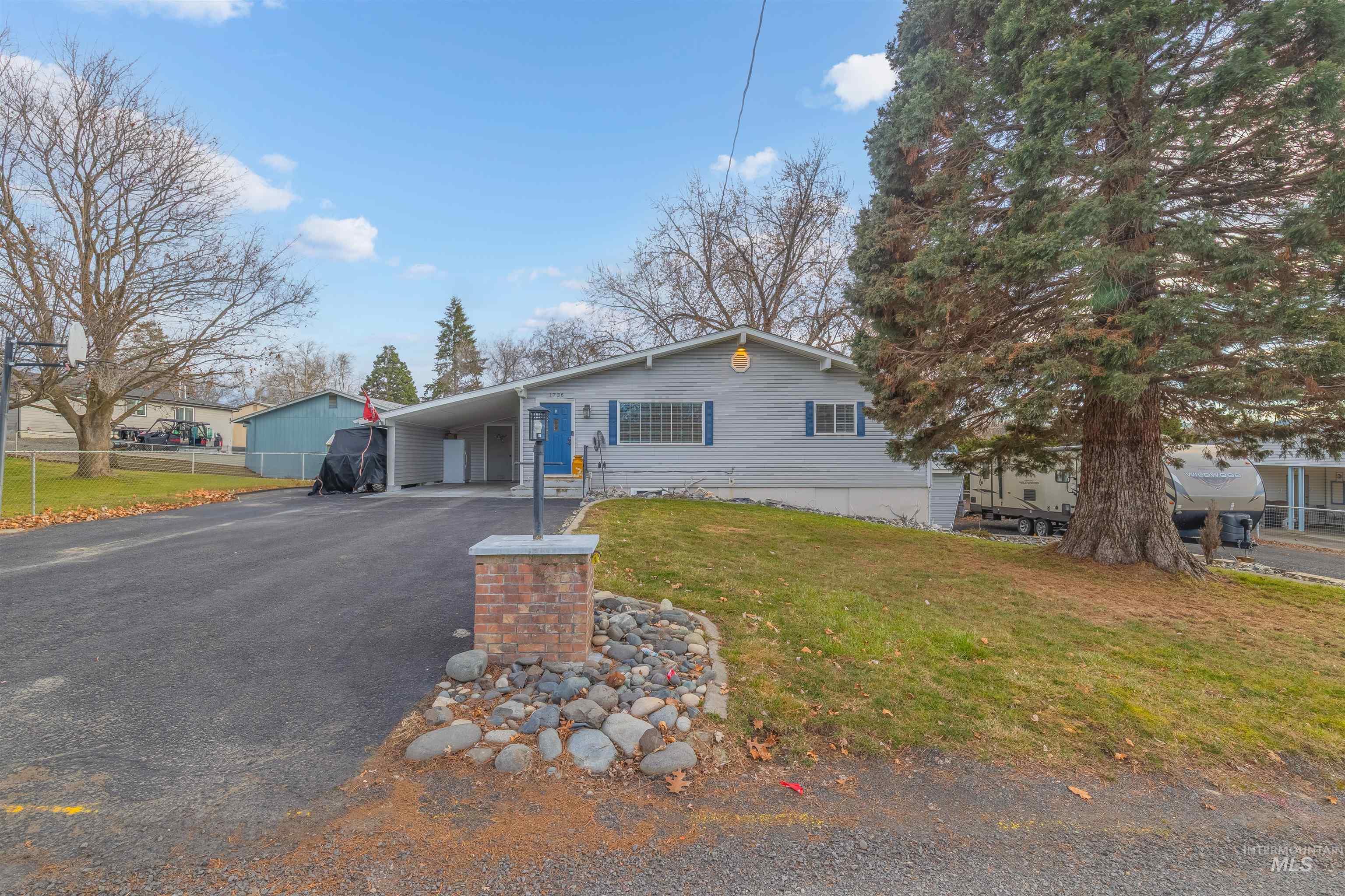 1736 Cedar Ave Property Photo