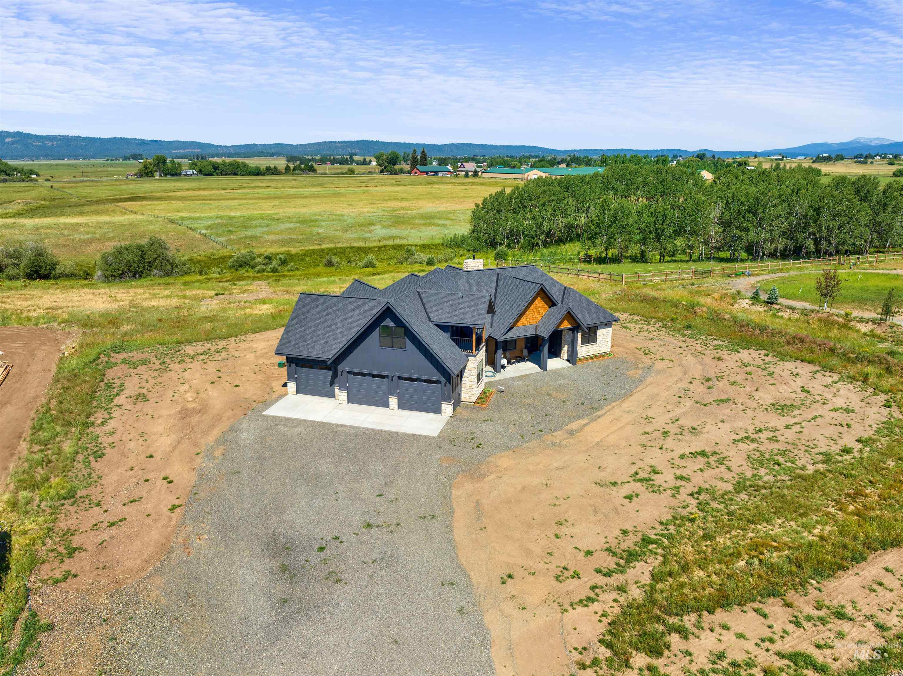 13901 Sky View Ct Property Photo 3