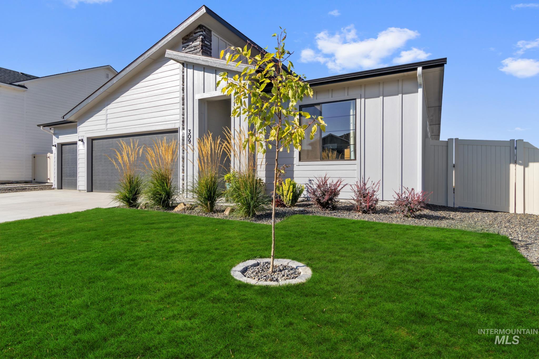 309 Black Onyx Ave Property Photo 4