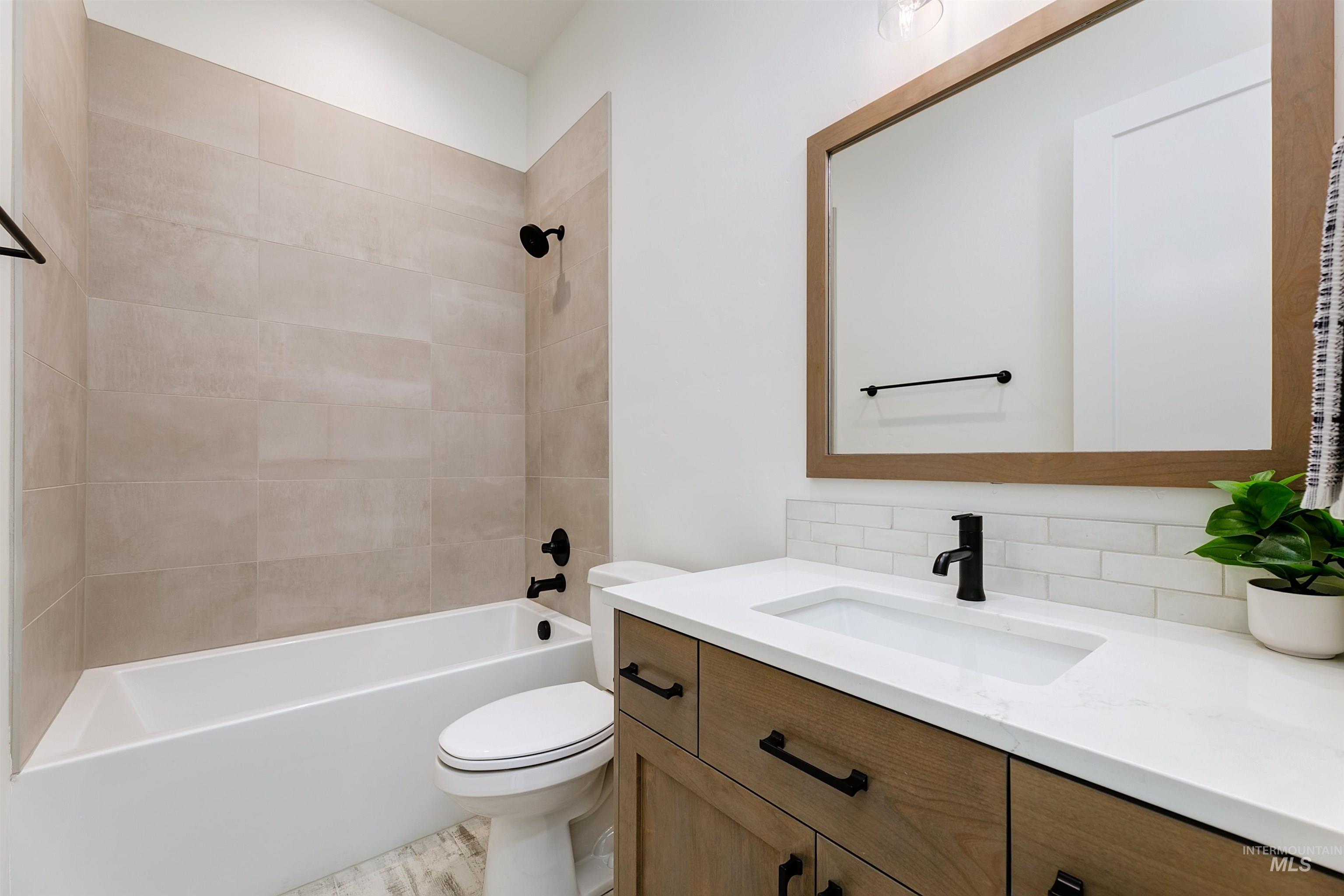 2941 N Ajax Ave. Property Photo 22