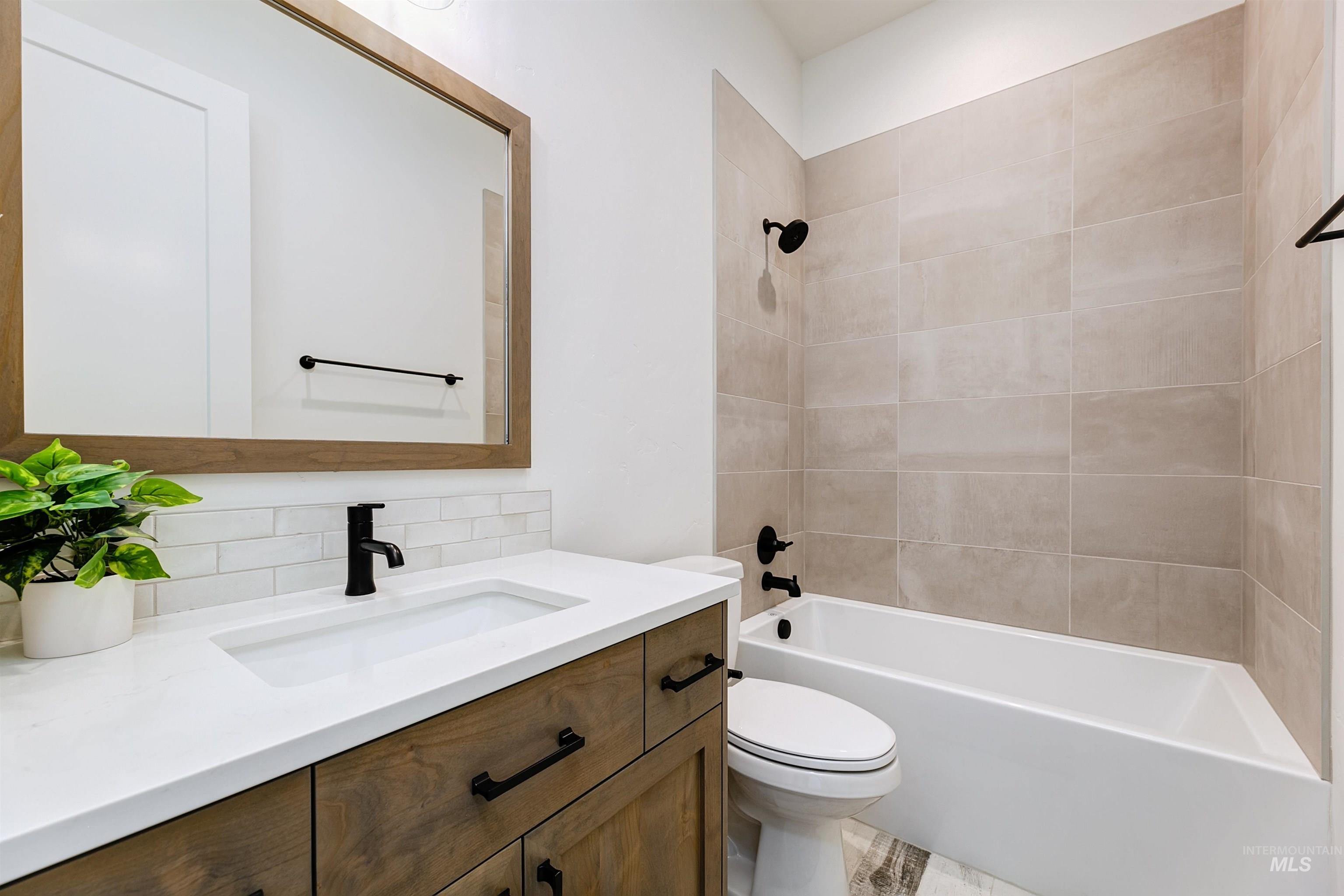 2941 N Ajax Ave. Property Photo 24