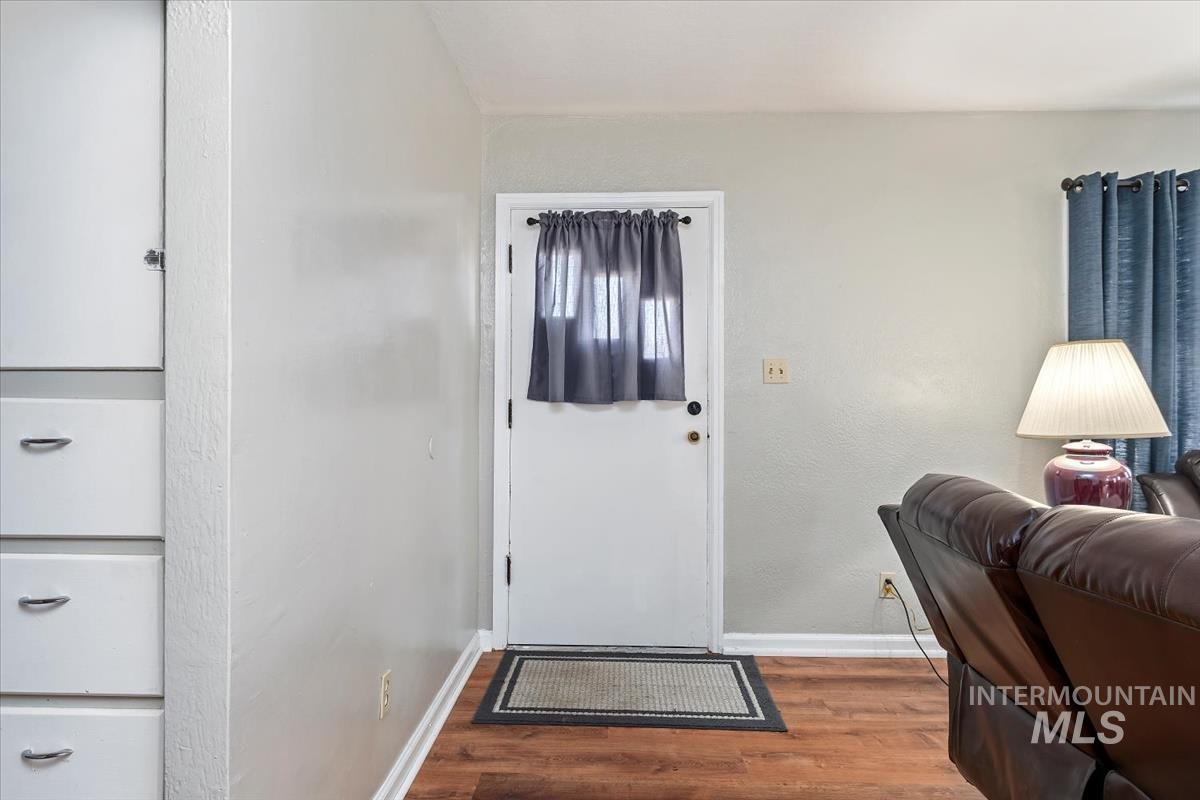 120 Mead St Property Photo 5