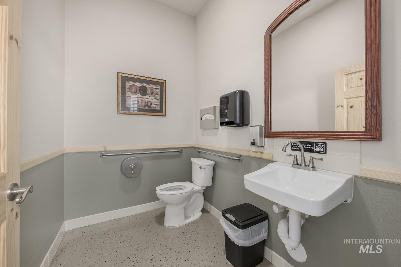 104 1/2 Dartmouth Property Photo 14
