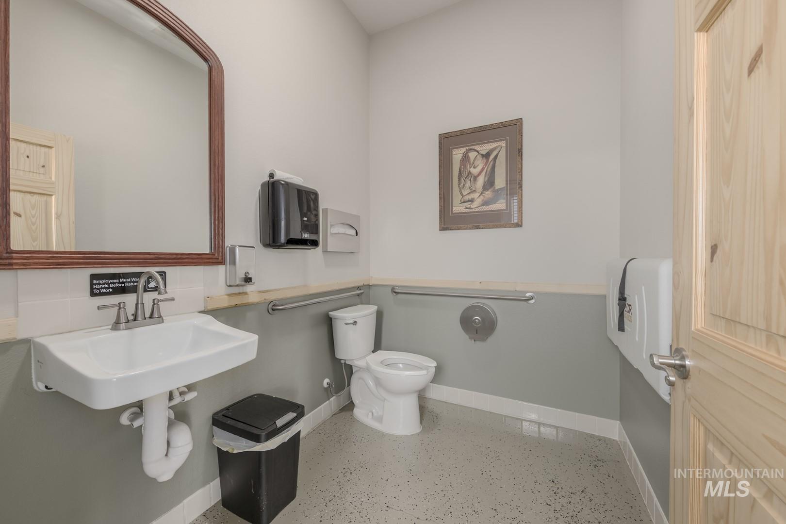 104 1/2 Dartmouth Property Photo 15