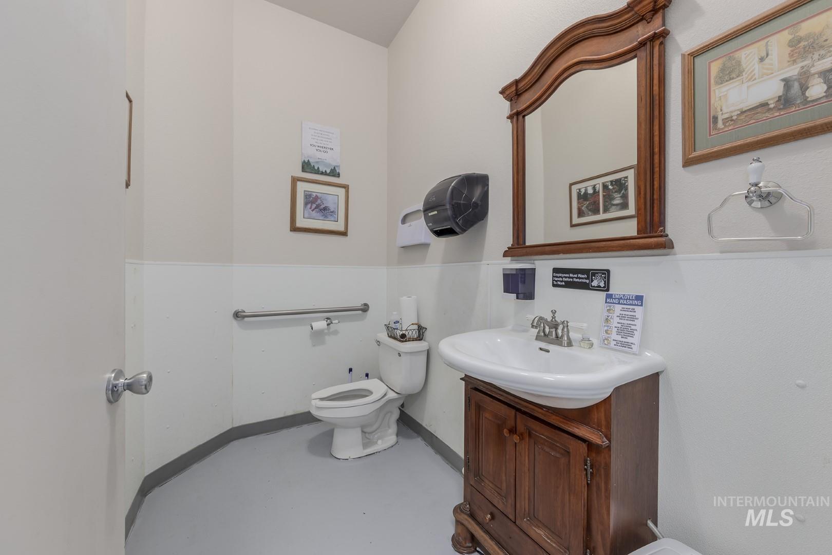 104 1/2 Dartmouth Property Photo 33