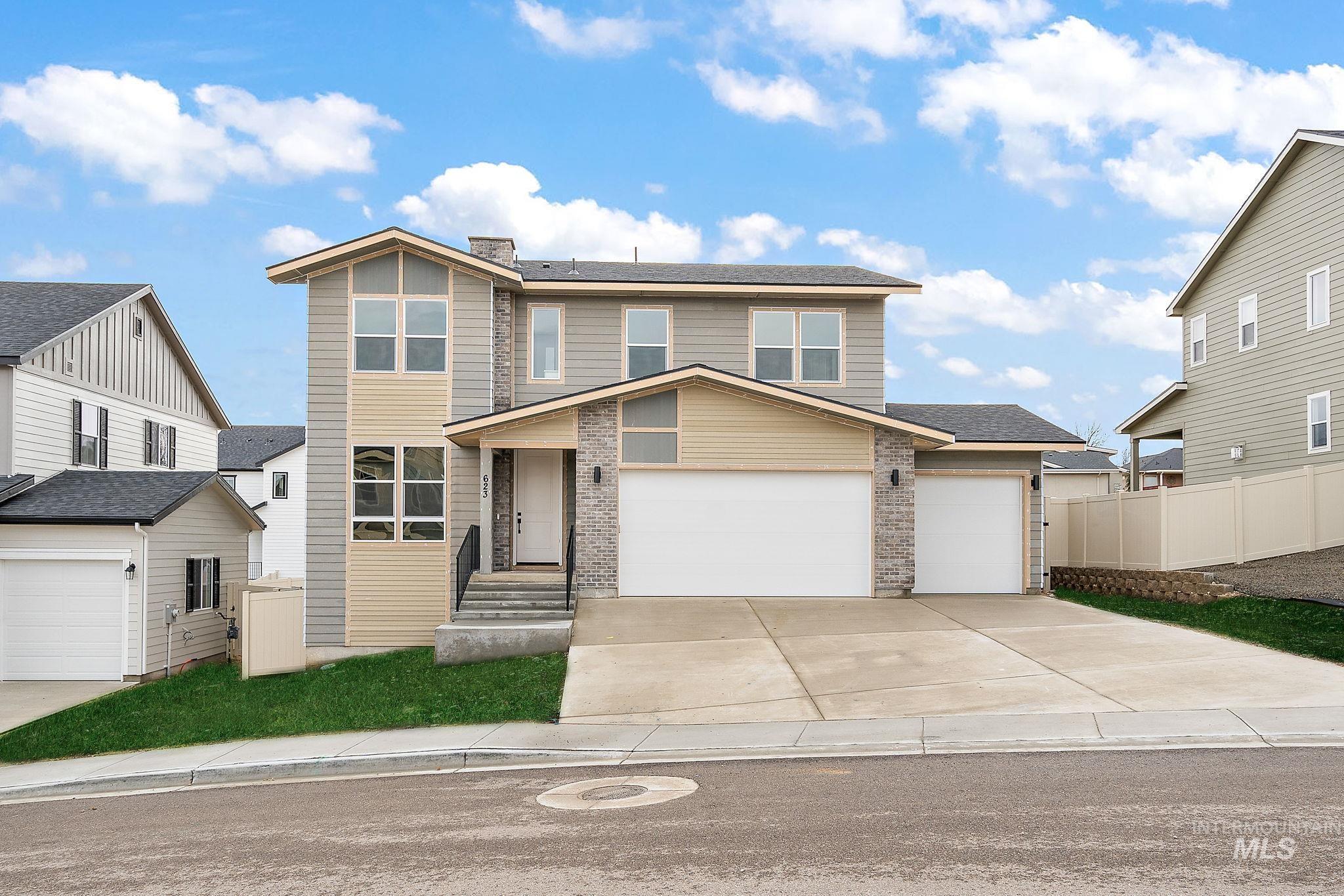 1263 White Cliffs St Property Photo