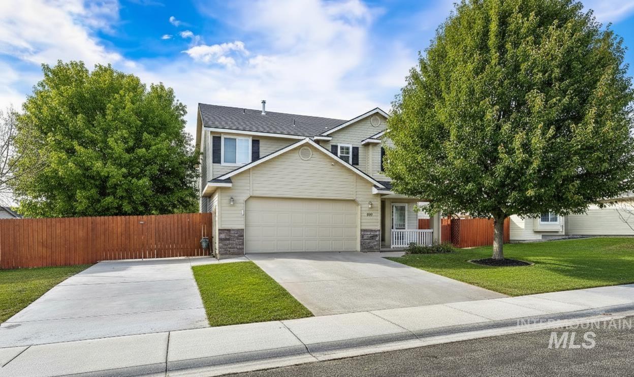 805 W Piersol St Property Photo 1