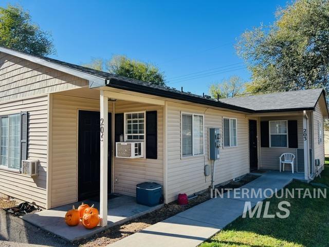 203 & 205 S Owyhee St Property Photo 1