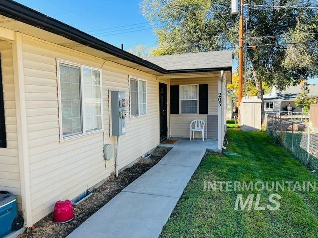 203 & 205 S Owyhee St Property Photo 3