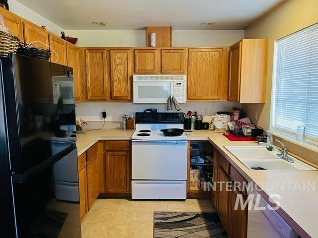 203 & 205 S Owyhee St Property Photo 10
