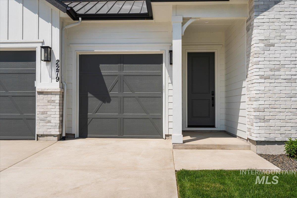 2279 N Mountain Vista Ave Property Photo 4