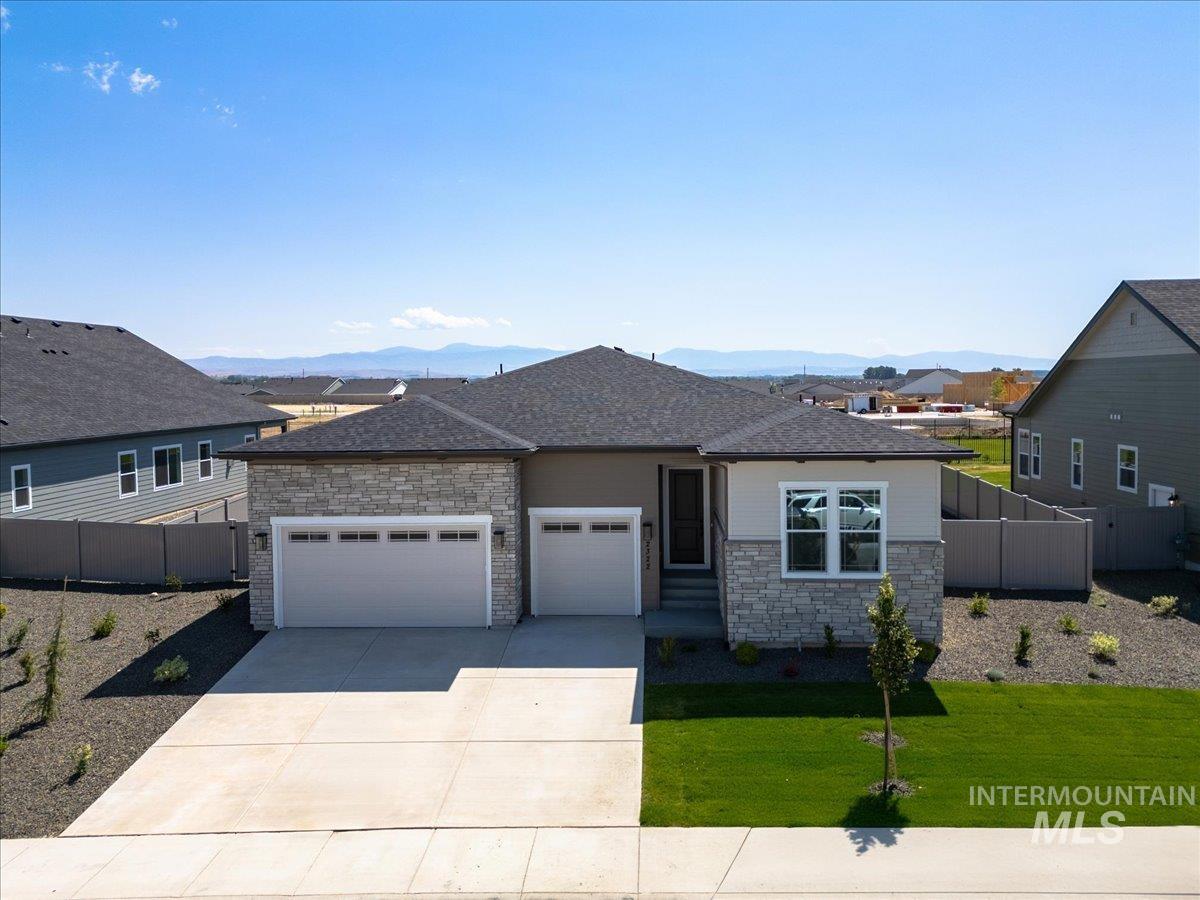 2322 N Mountain Vista Ave Property Photo 1