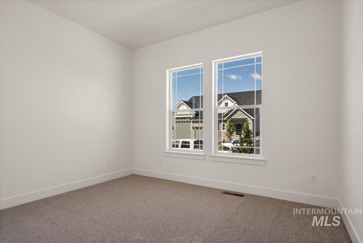 2322 N Mountain Vista Ave Property Photo 3