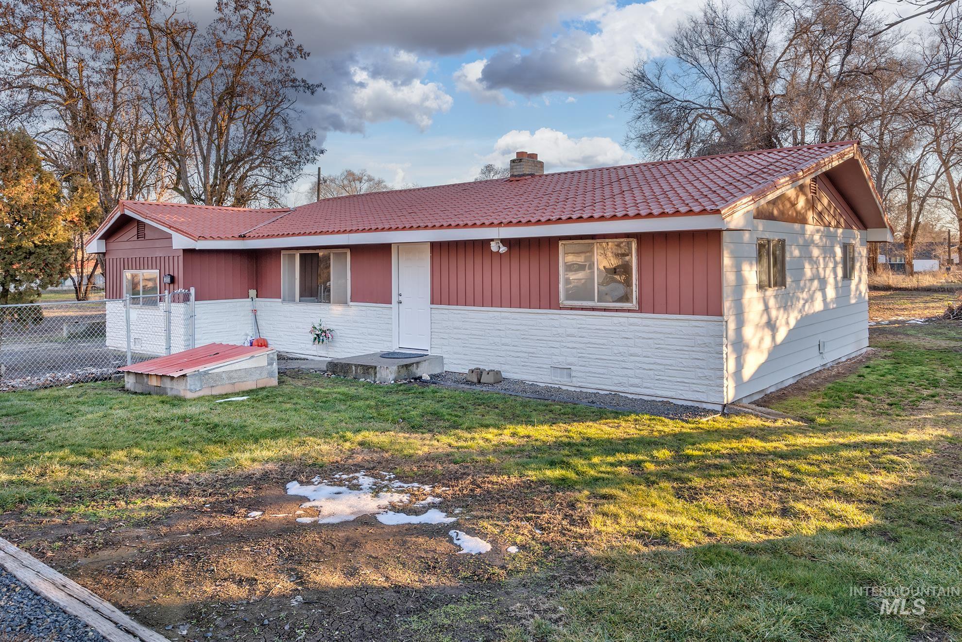 385 Anchor St. Property Photo