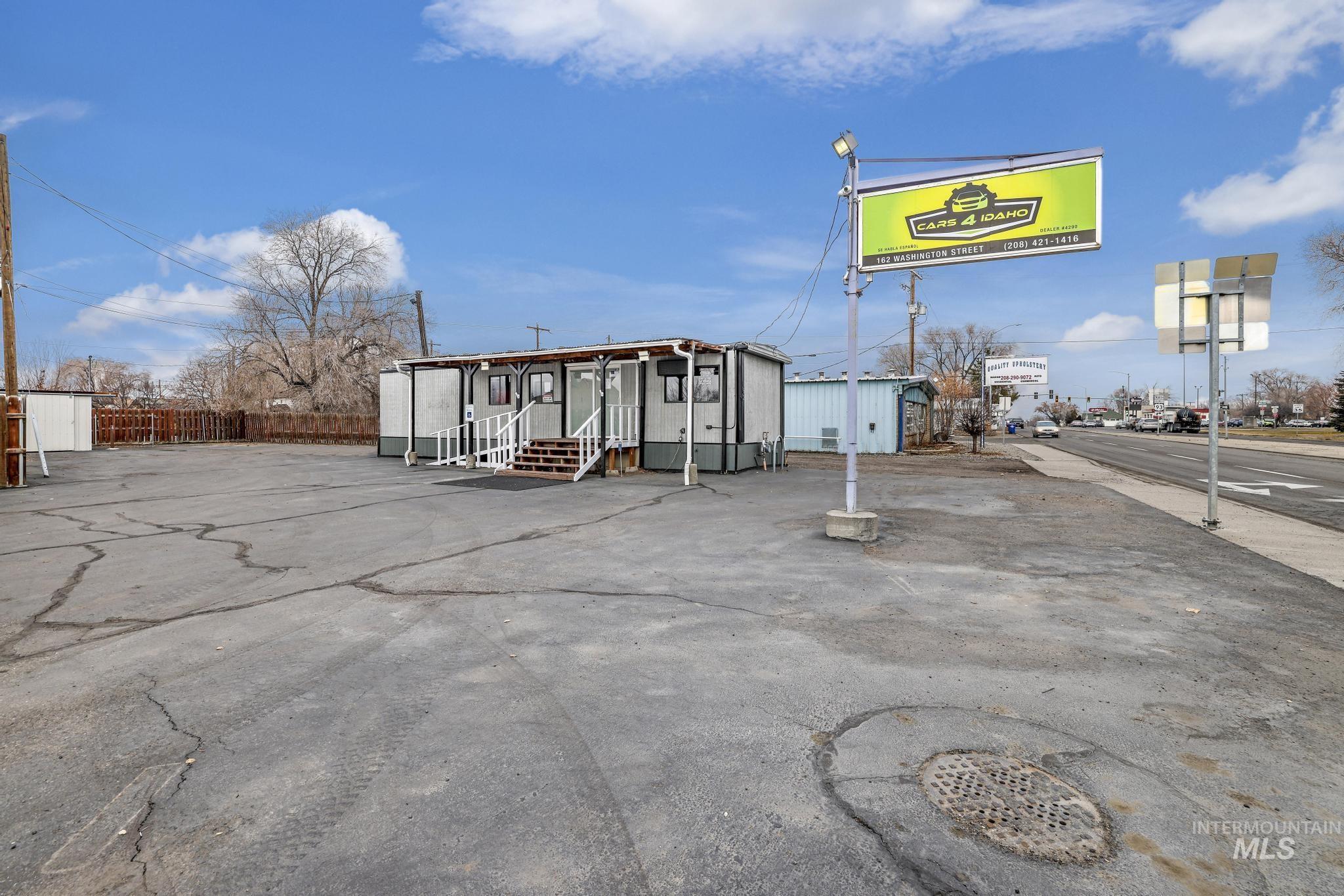 162 Washington St Property Photo 4