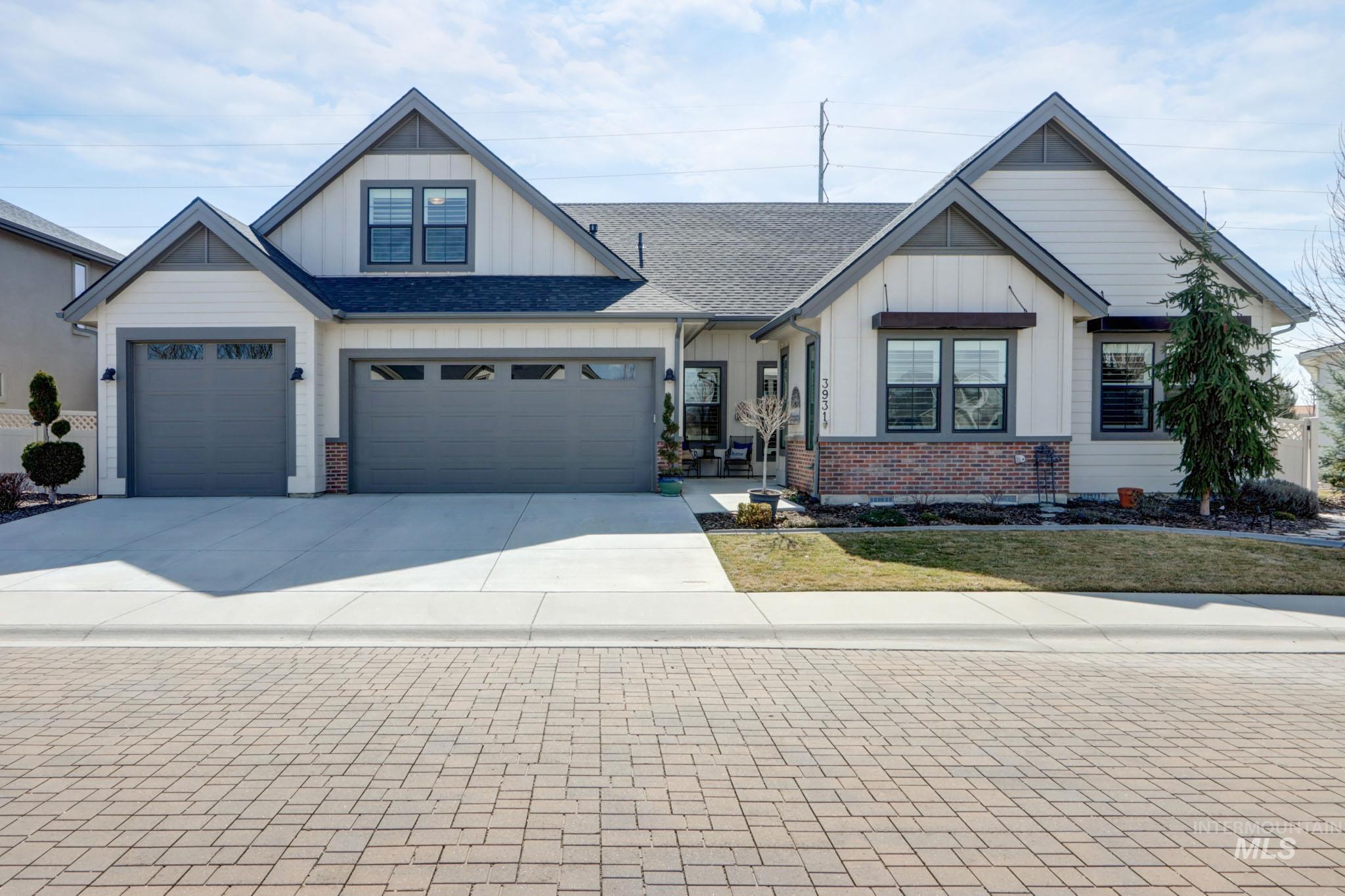 3931 Riva Capri Property Photo 1