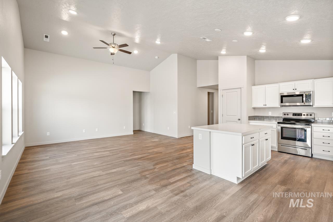 10306 Bellevue Ridge St Property Photo 3