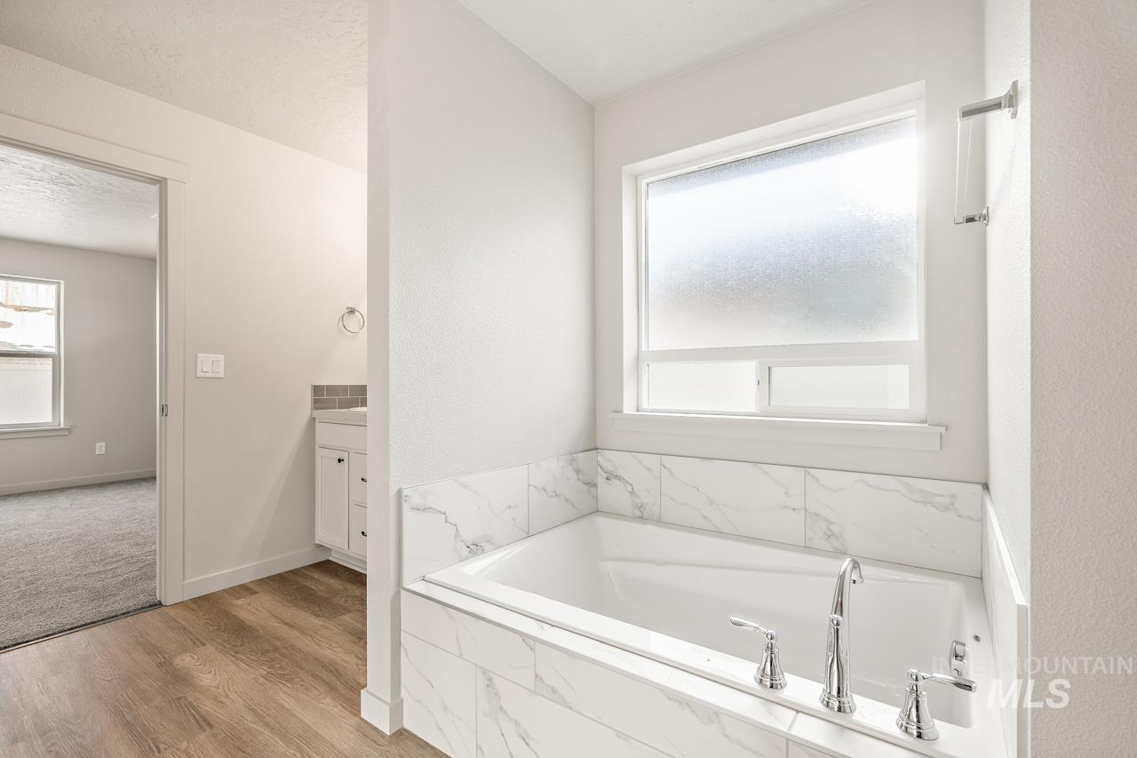 10306 Bellevue Ridge St Property Photo 5
