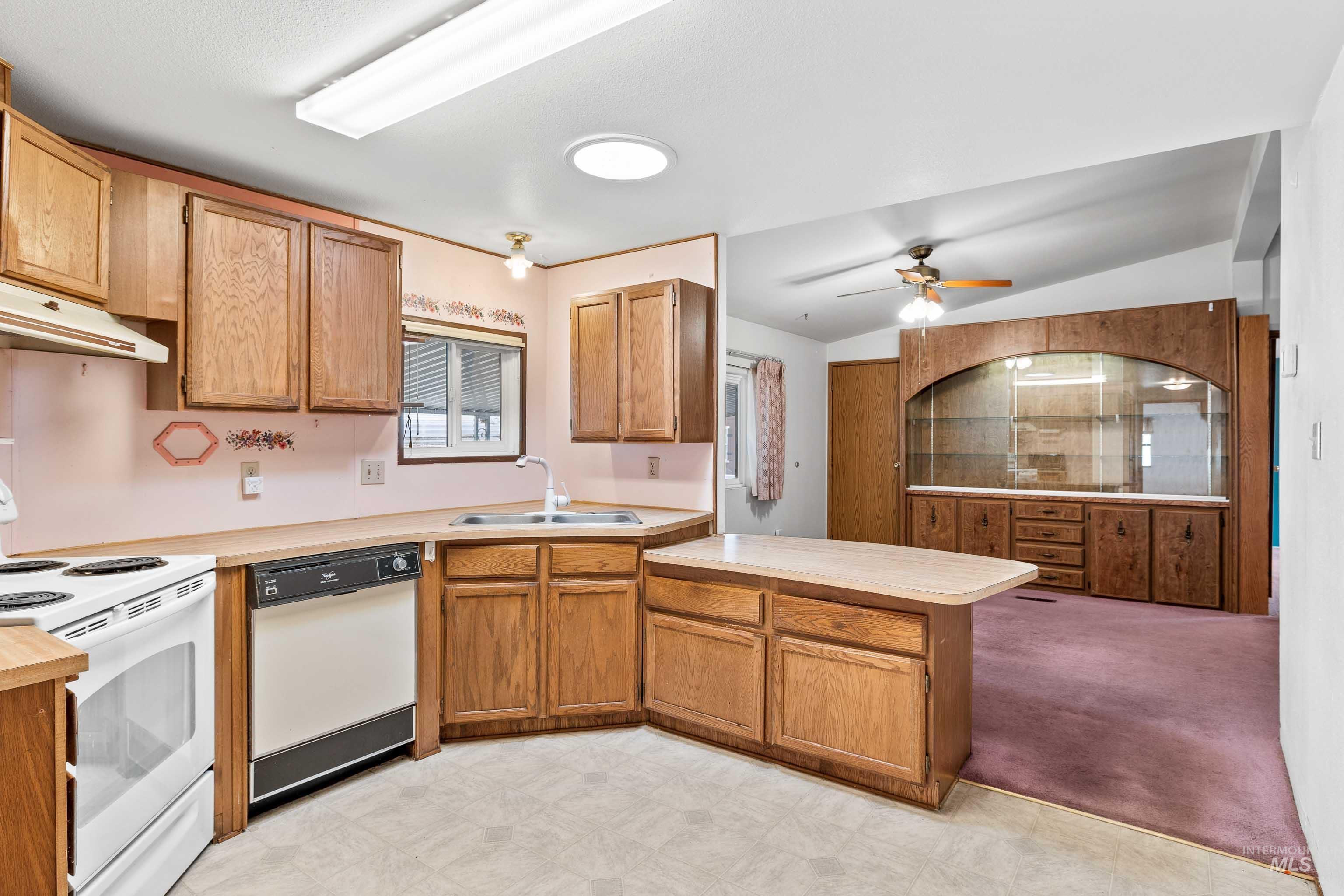 419 Fruitland Avenue Property Photo 9