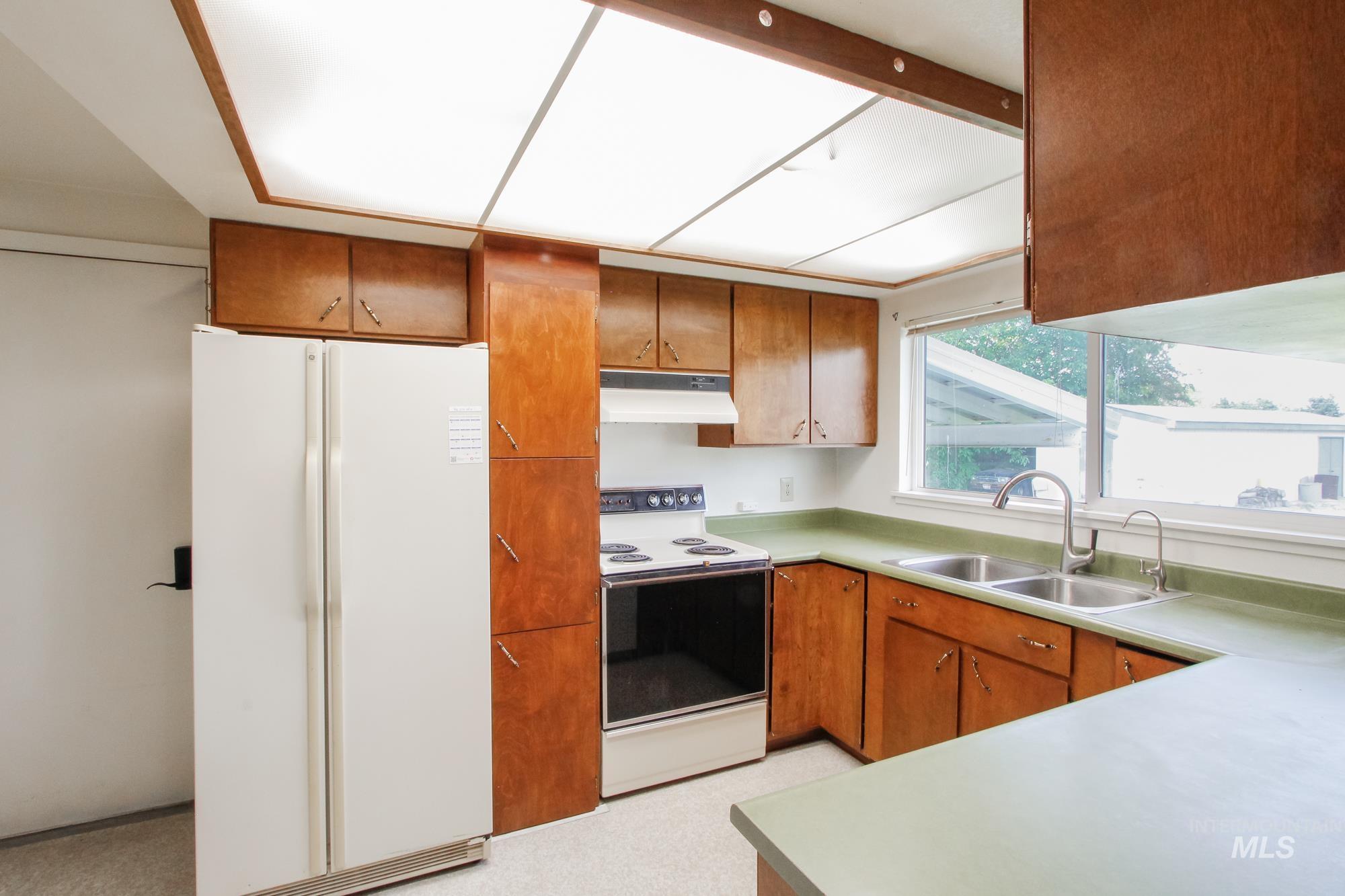 17050 Midland Blvd Property Photo 8