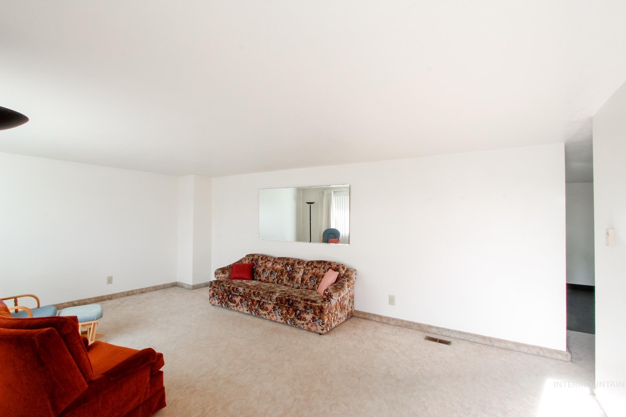 17050 Midland Blvd Property Photo 10