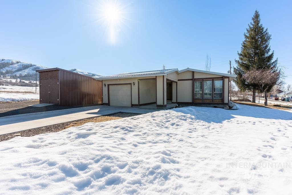 102 Circle Drive Property Photo