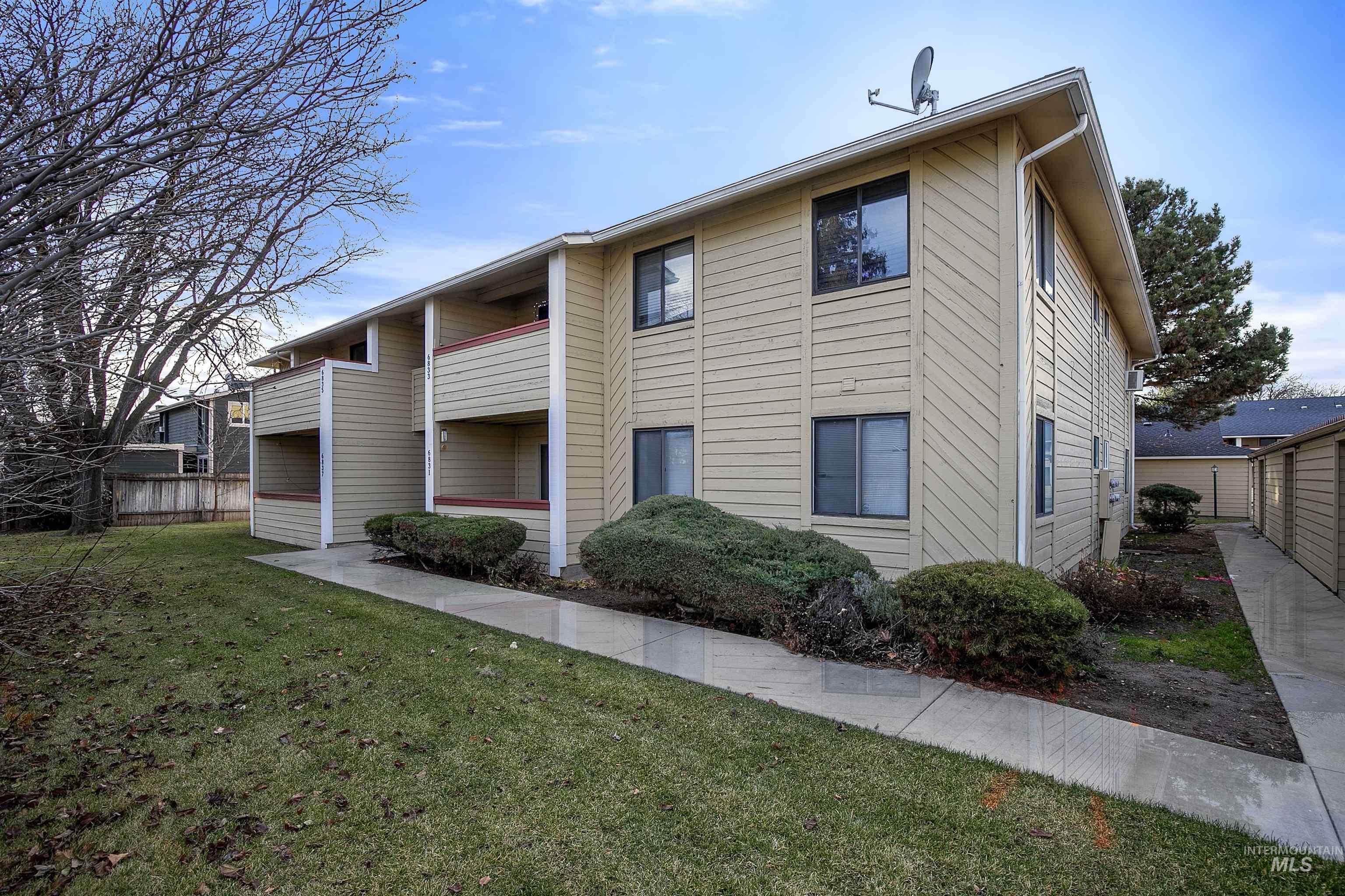 6835 W Colehaven Ln Property Photo