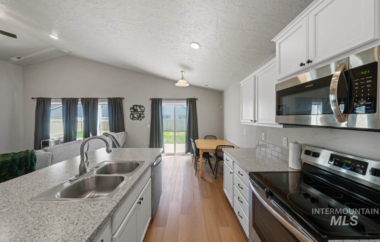 12443 Varga St. Property Photo 6