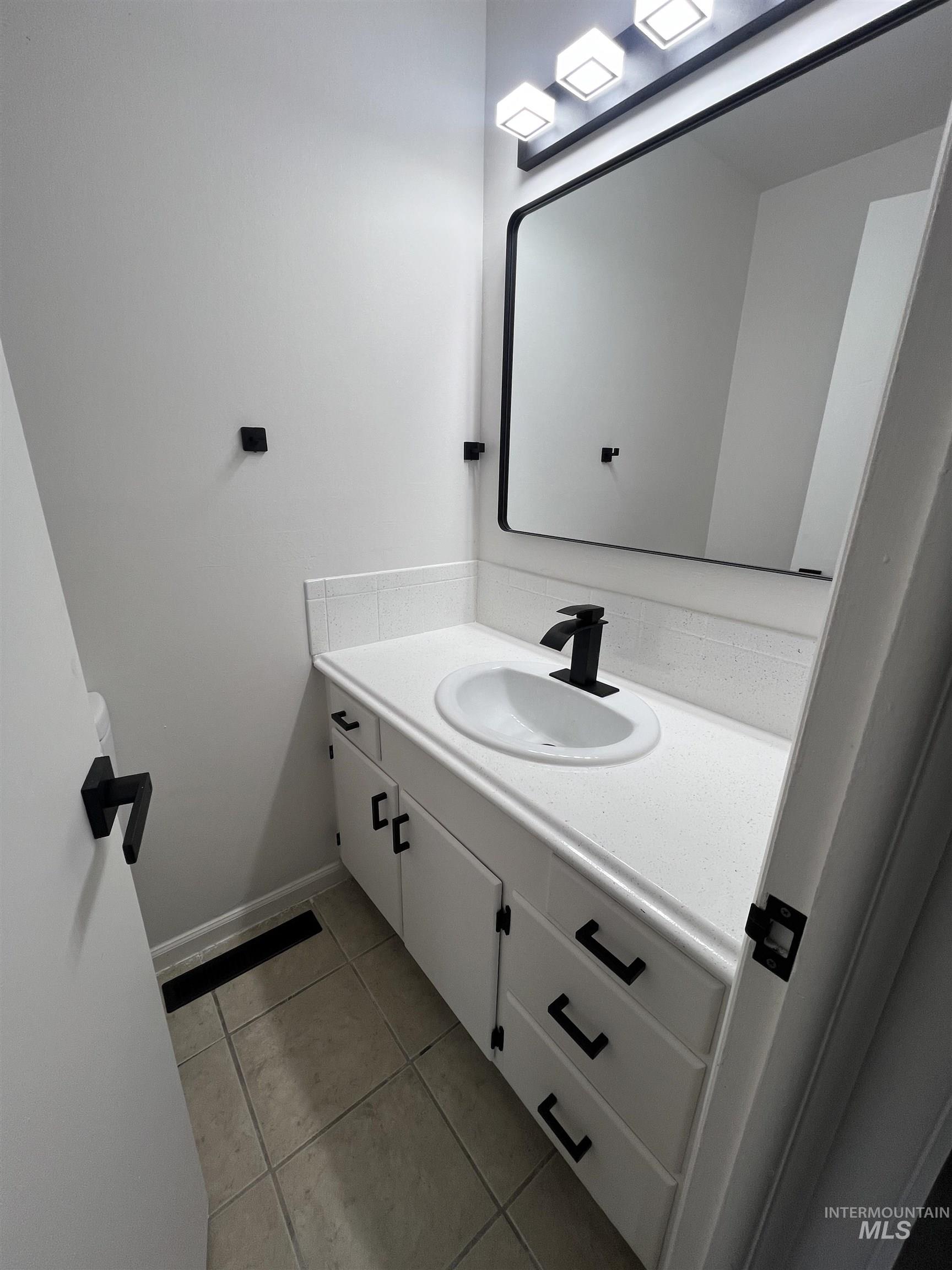 2311 Colorado Ave. Property Photo 13