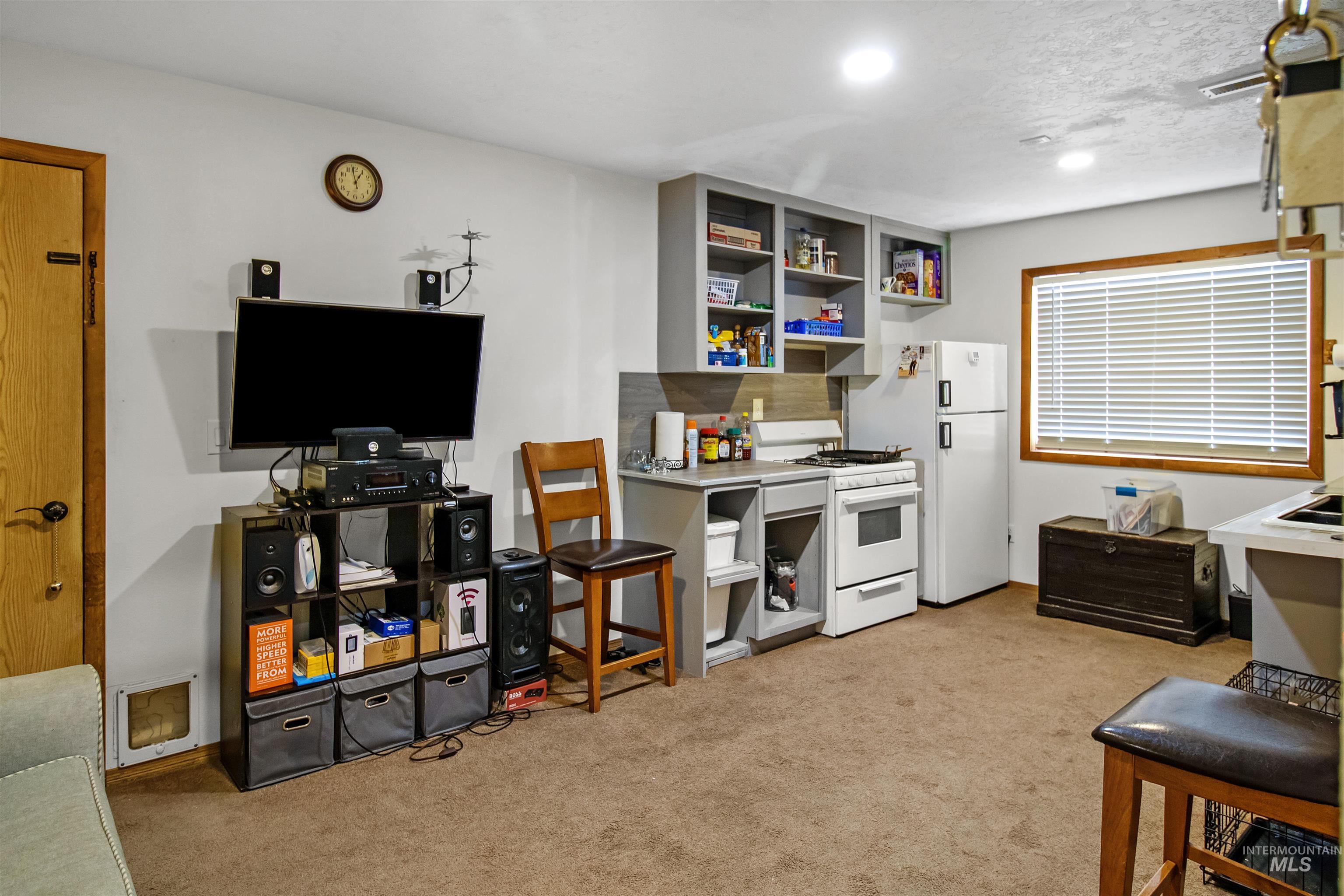 1071 Valley Ct Property Photo 6