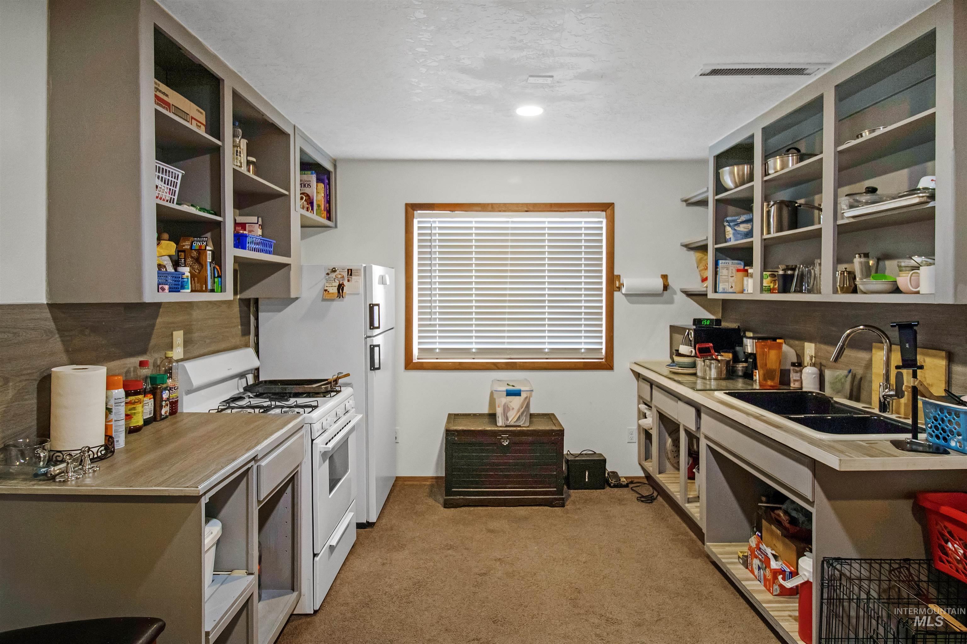 1071 Valley Ct Property Photo 7