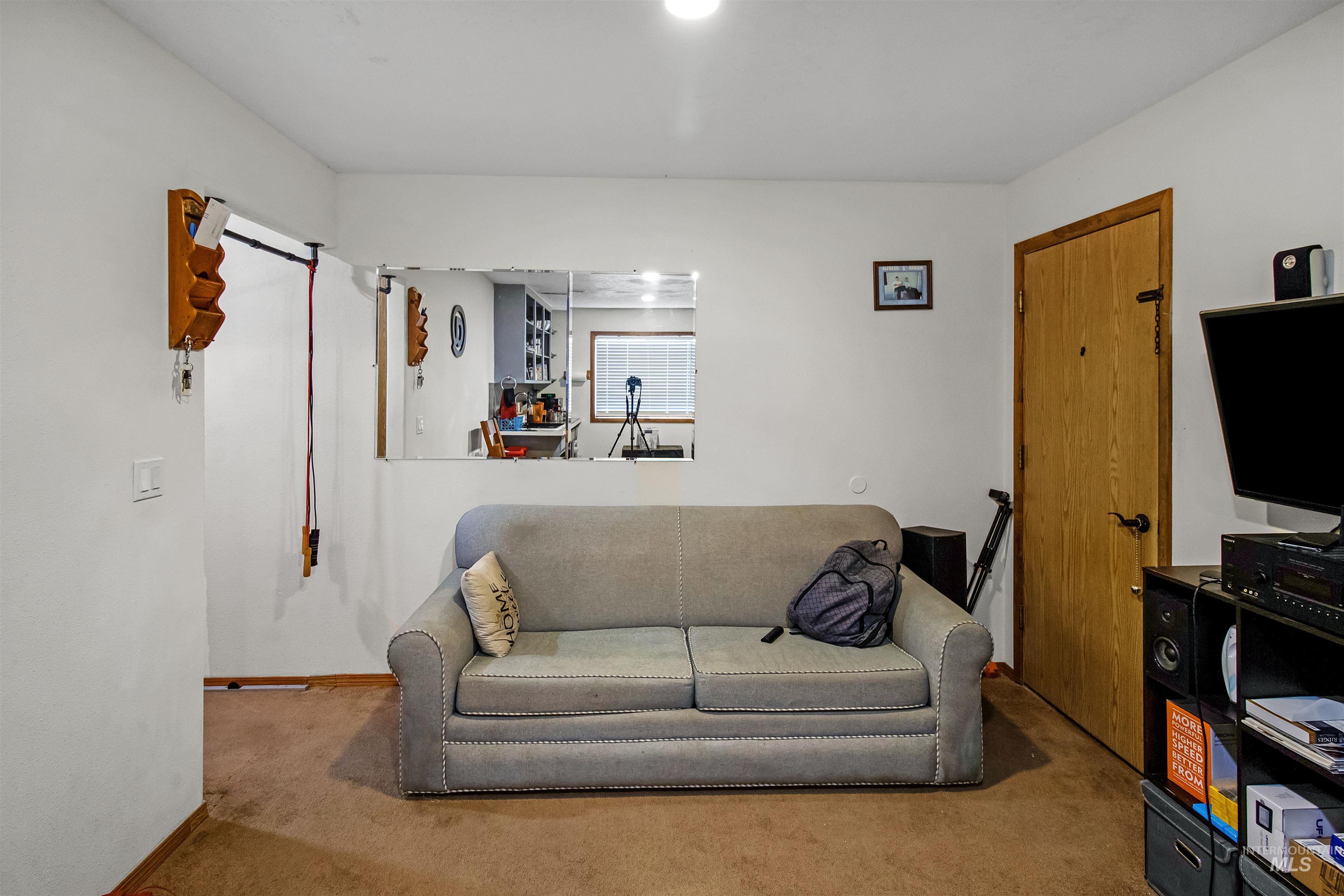 1071 Valley Ct Property Photo 8