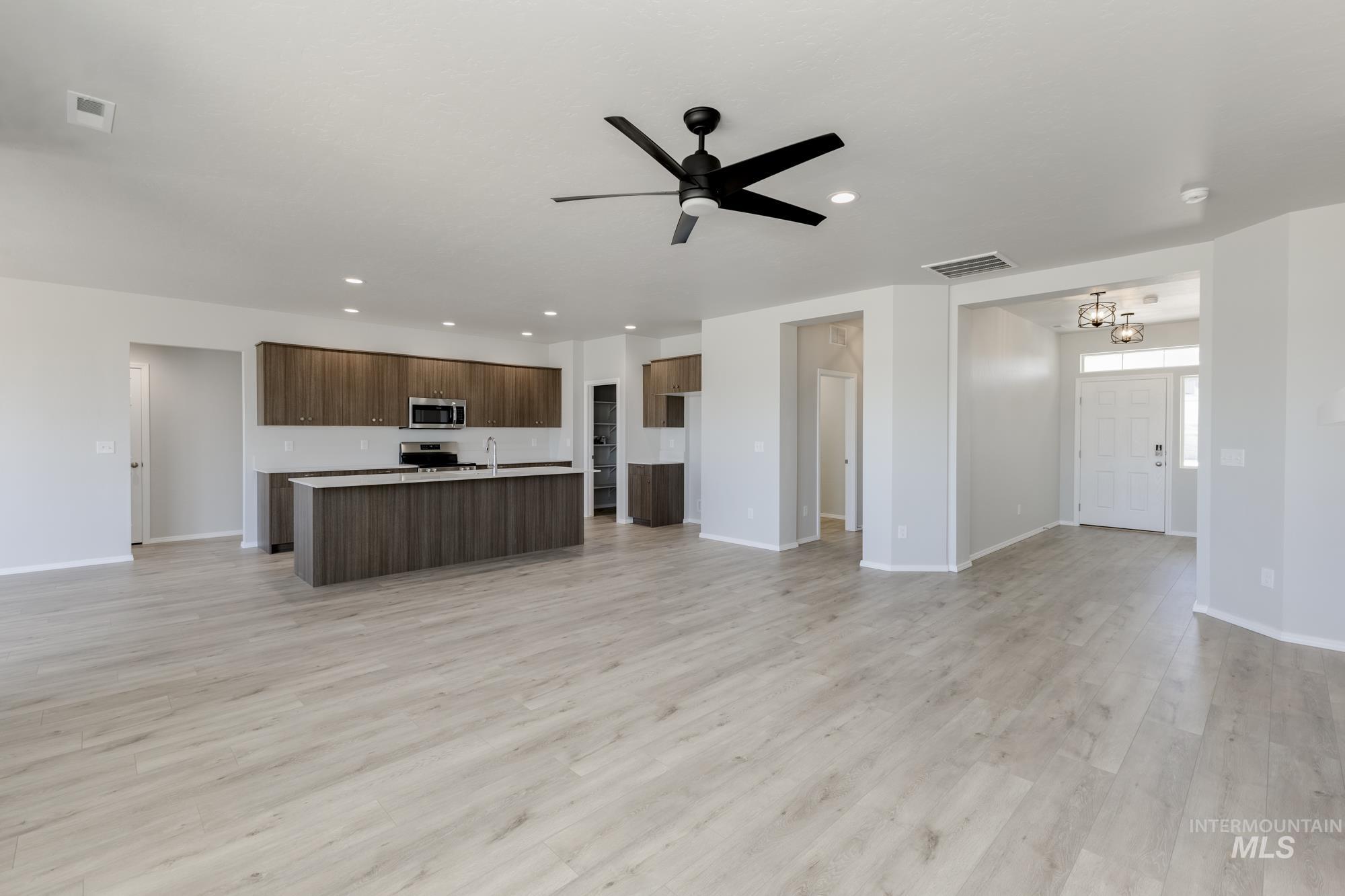 303 Gold Nugget Ave Property Photo 6