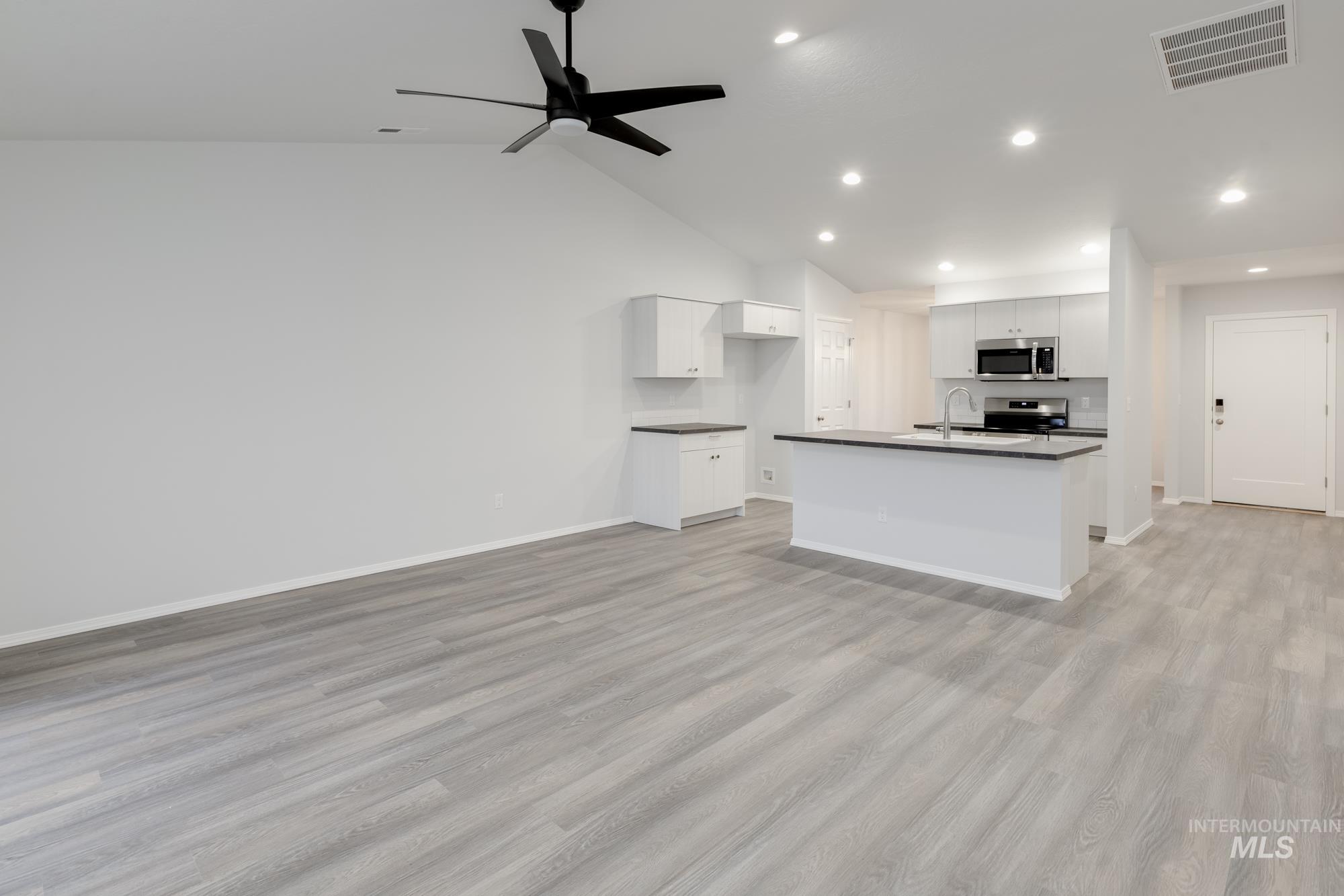 197 N Coltsfoot Ave Property Photo 3