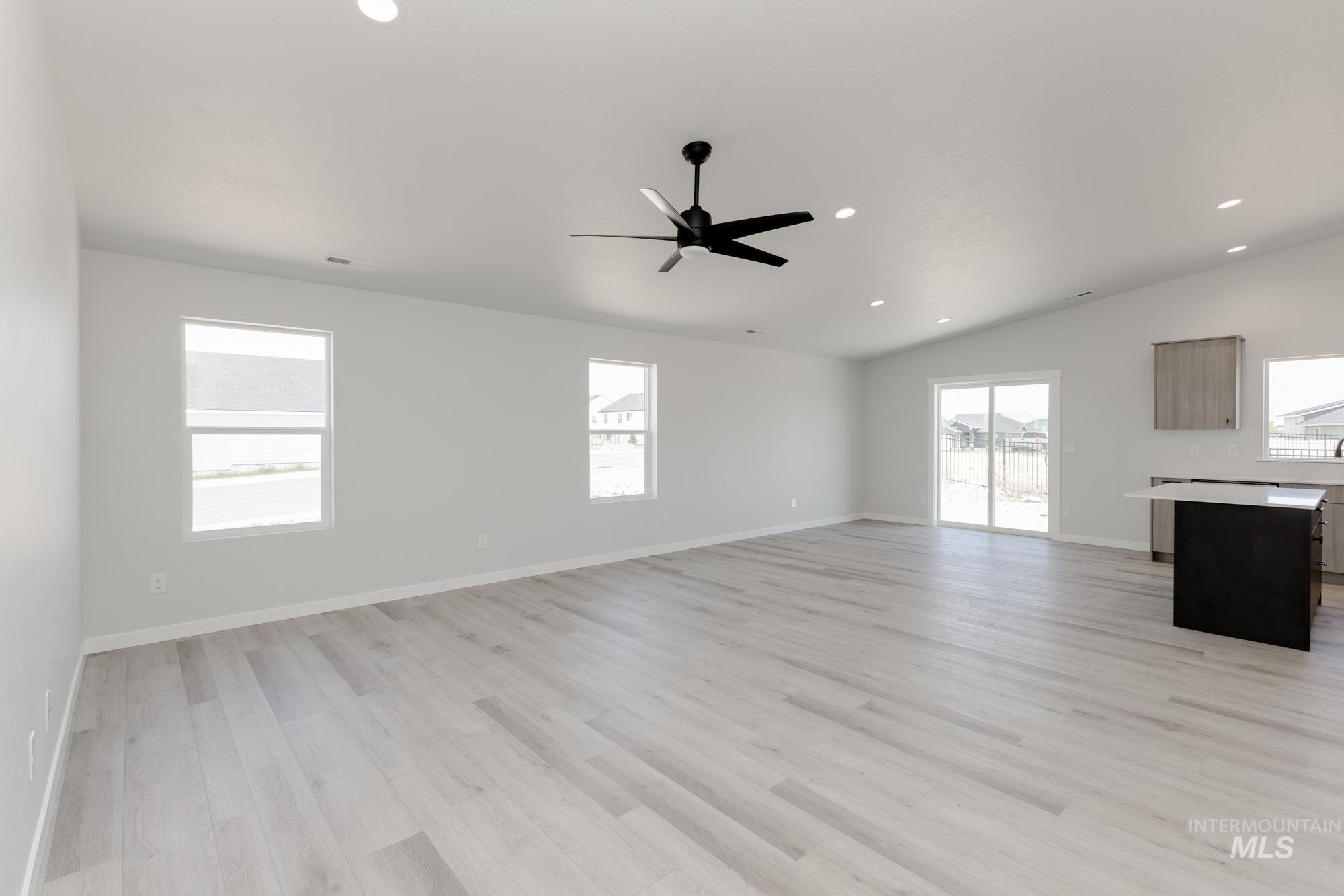 6778 S Lumberton Way Property Photo 6