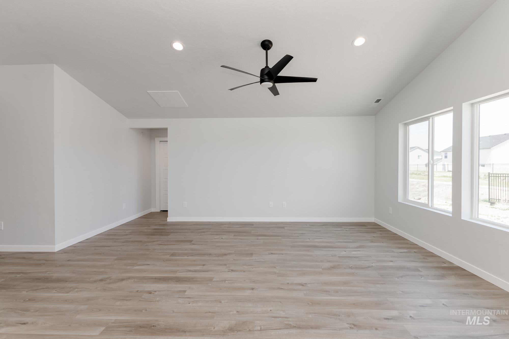 6756 S Lumberton Way Property Photo 8