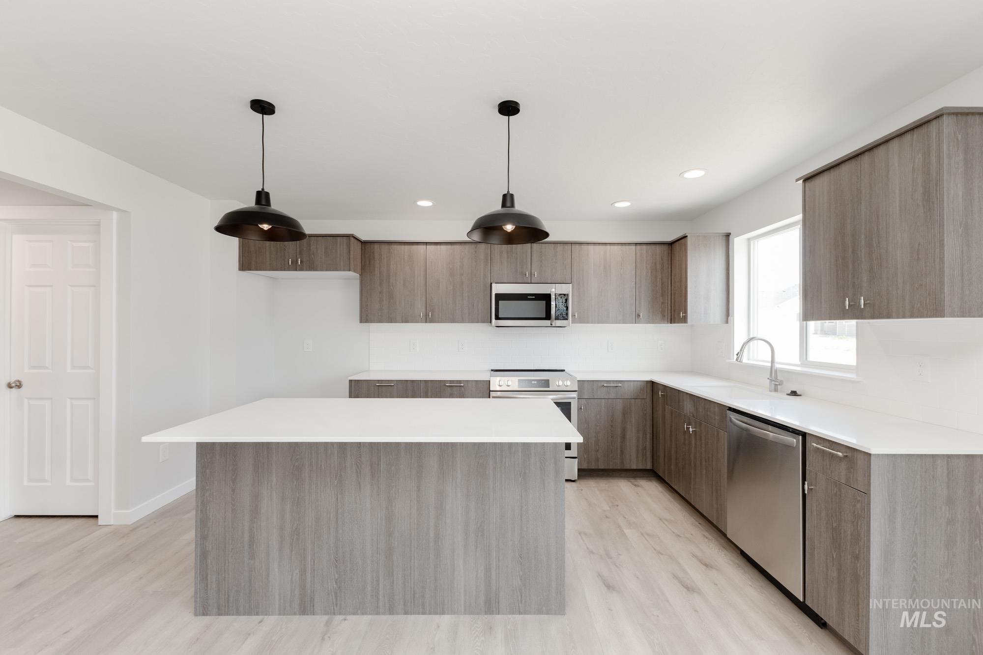 2464 W Minerva St Property Photo 3