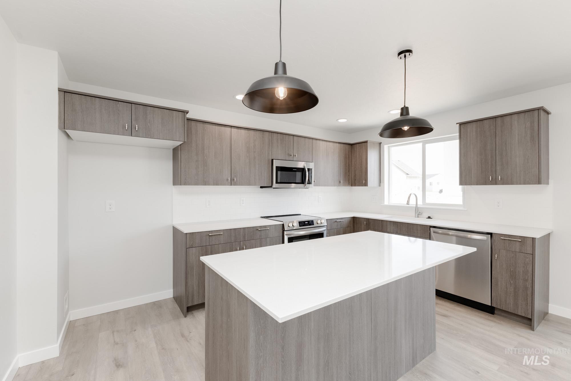 2464 W Minerva St Property Photo 4