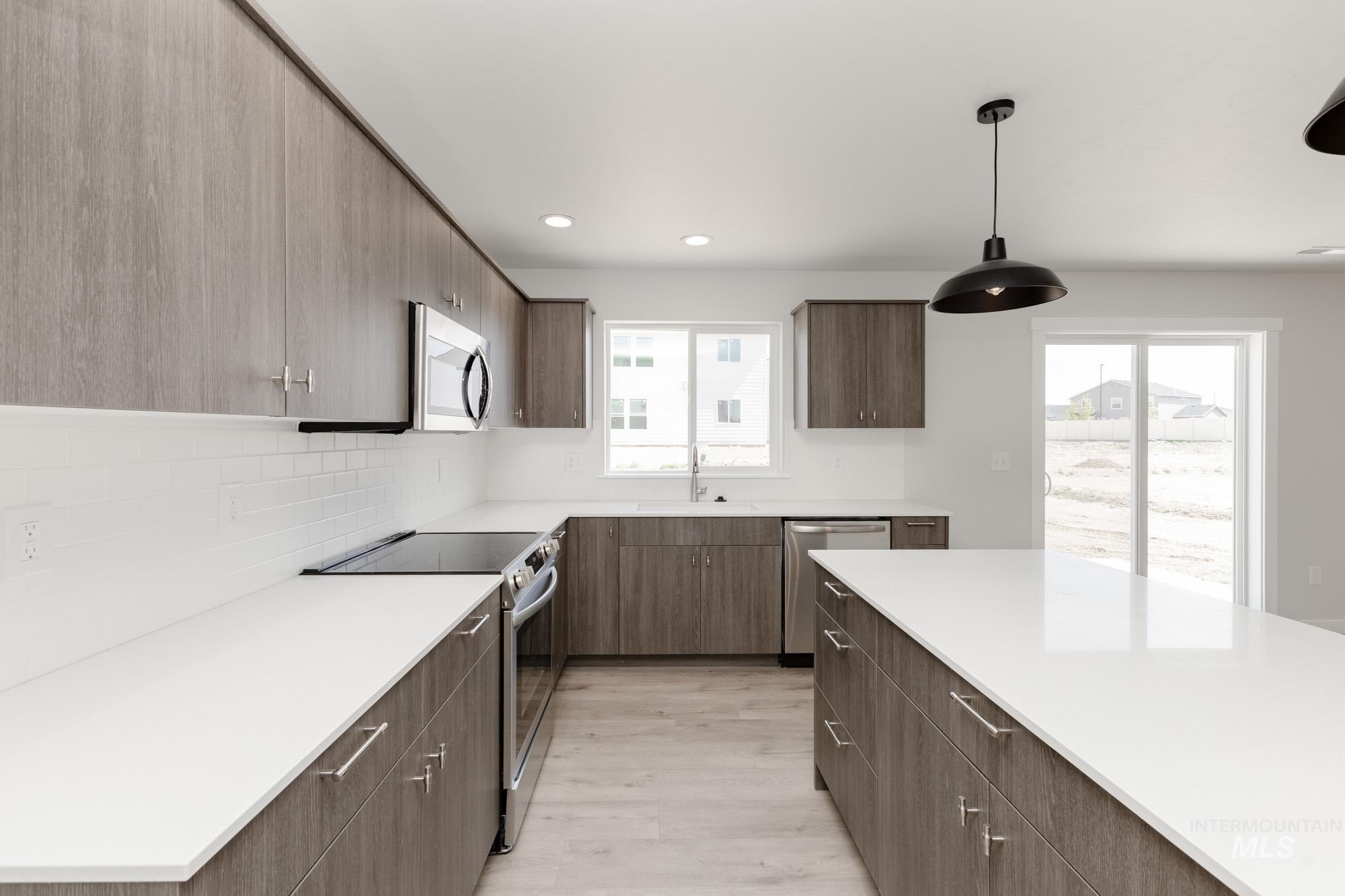 2464 W Minerva St Property Photo 5