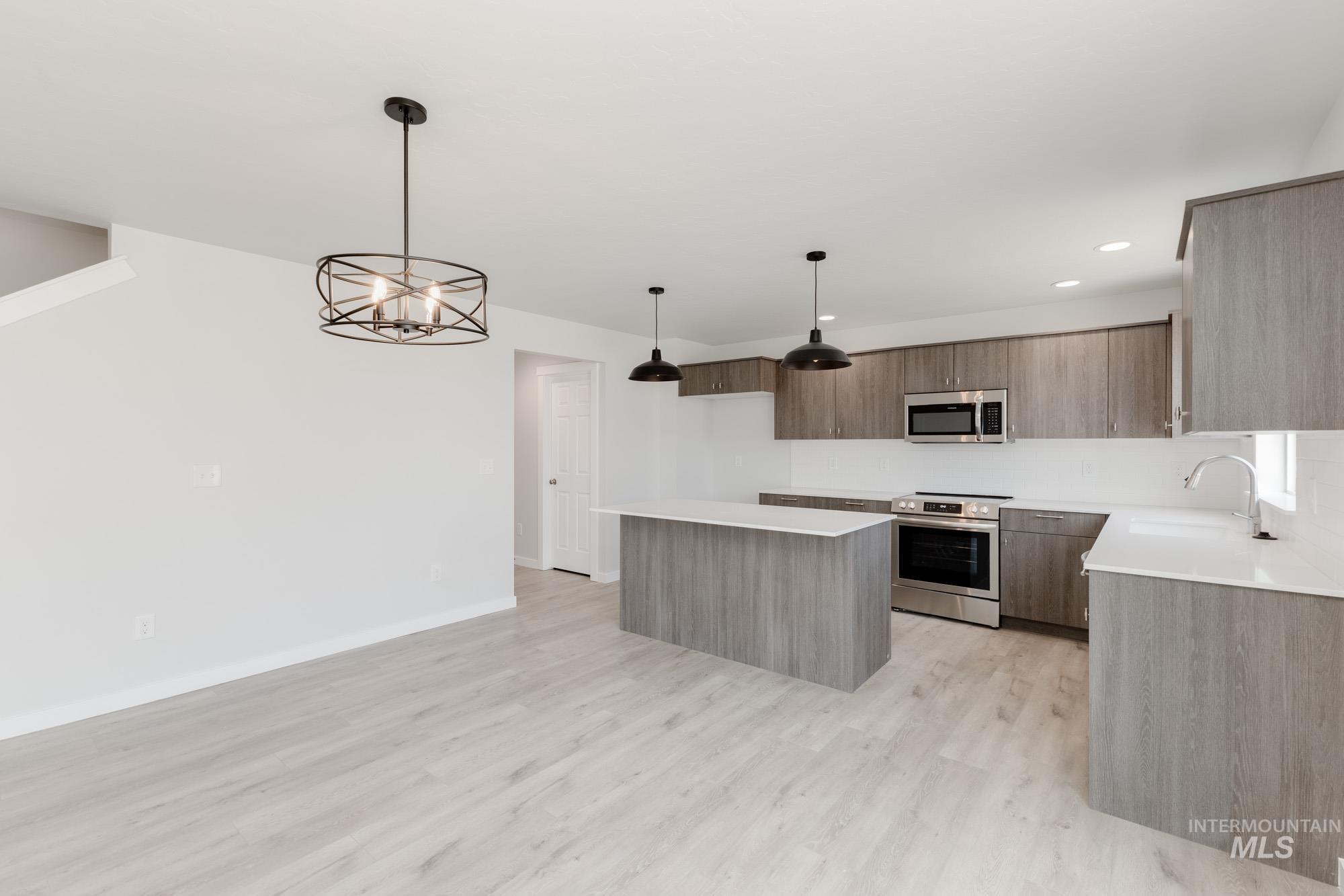 2464 W Minerva St Property Photo 6