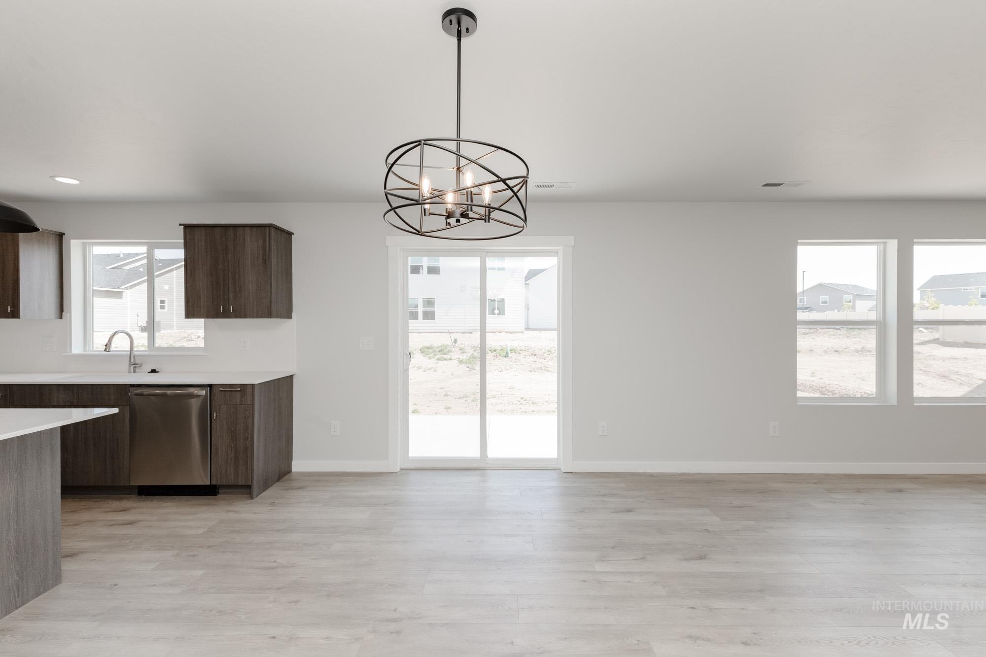 2464 W Minerva St Property Photo 7